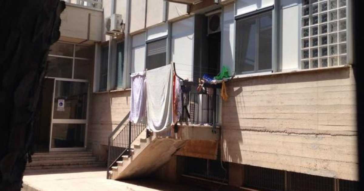 I custodi scolastici: �Viviamo nell'edificio e siamo i suoi schiavi�